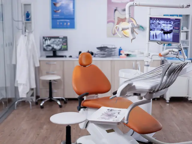 Consultorio dental con sillón y equipo moderno